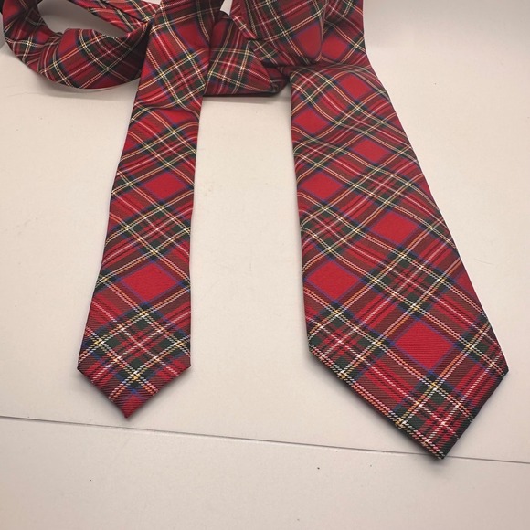 Tommy Hilfiger Red Plaid Pattern 100% Silk Necktie Sophisticated Classic Office - Picture 6 of 9